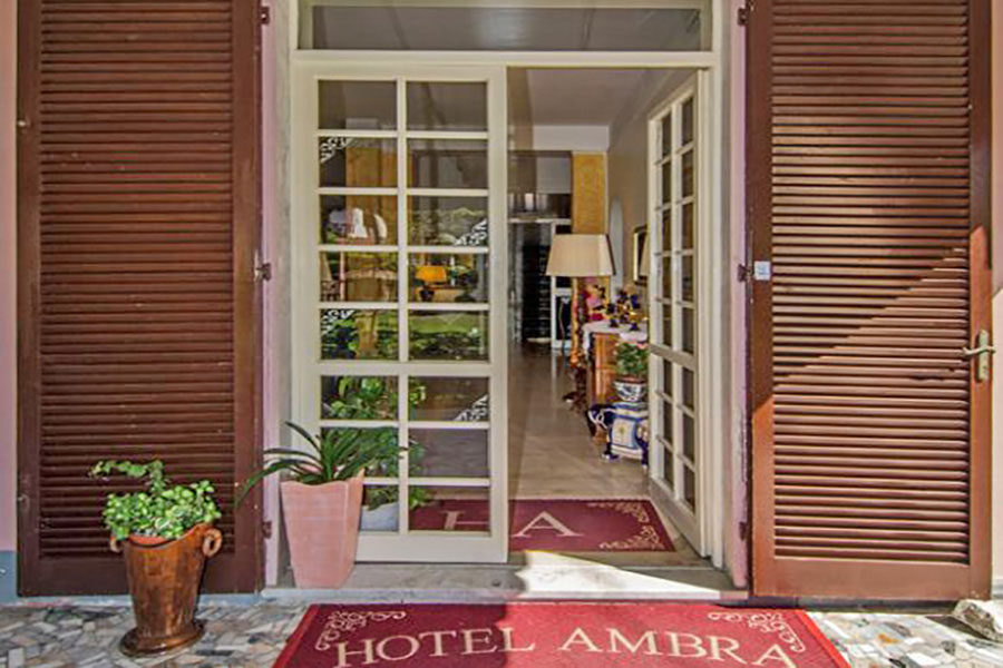 Hotel a Forte dei Marmi, ingresso hotel Ambra