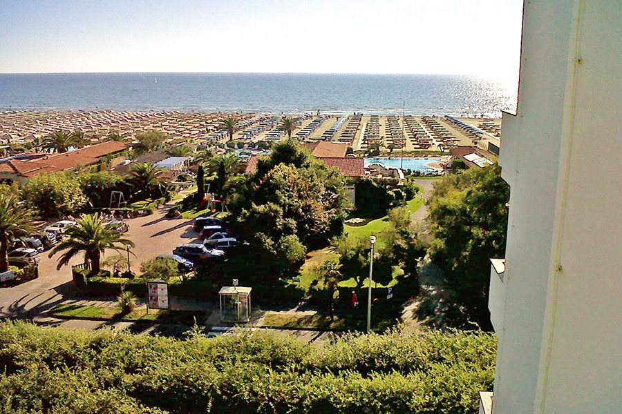 Hotel a Marina di Pietrasanta, vista mare da una camera dell' Hotel ermione