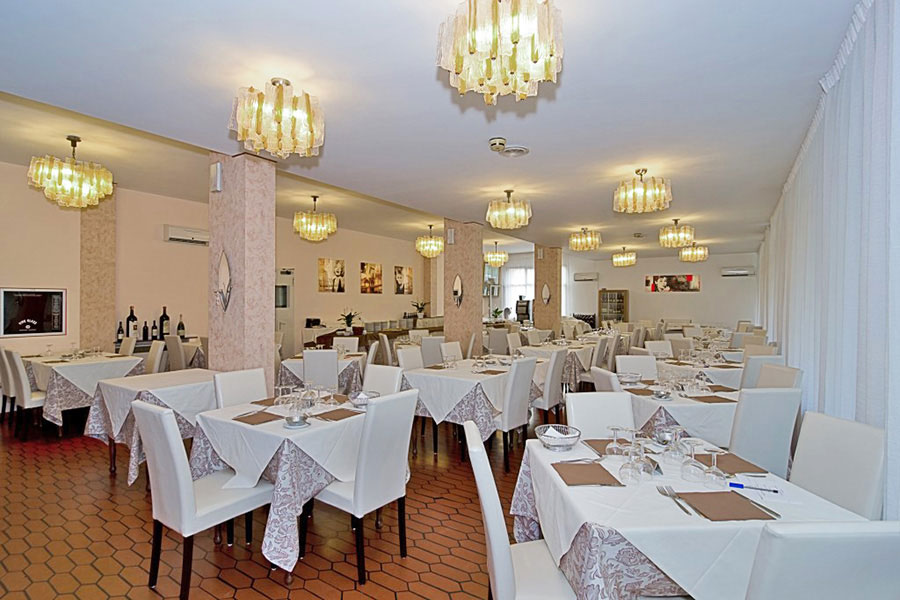 hotel a Marina di Massa, sala da pranzo hotel Gabrini