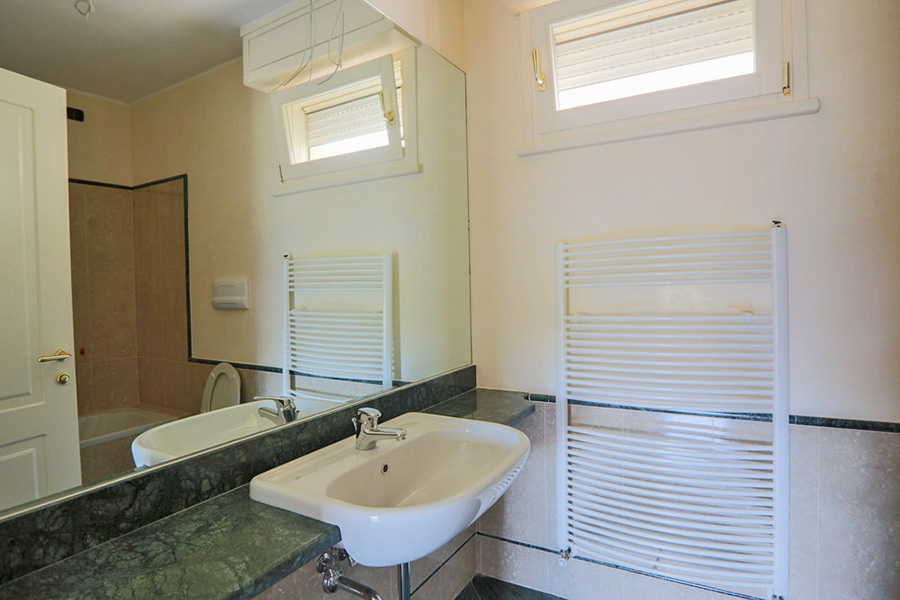 Lavabo appartamenti Viareggio esterno 19 Cod 1352
