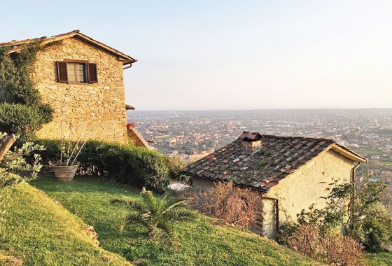 case in Versilia, casale vista mare sulle colline della versilia