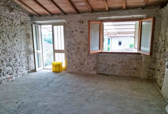 Casa in Versilia - Appartamento da ristrutturare in piccolo borgo della campagna di Seravezza