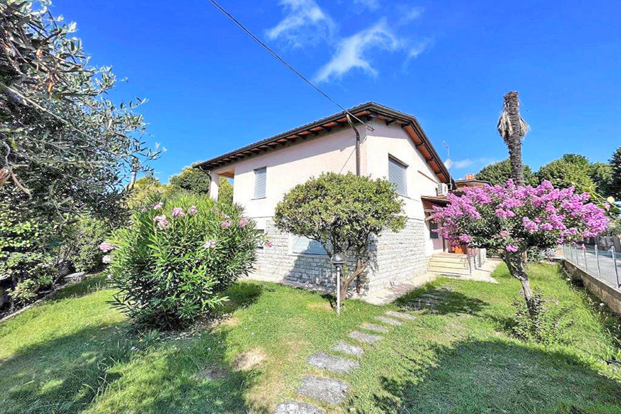 Casa a Pietrasanta - Intera bifamiliare in vendita vicino al centro storico di Pietrasanta Cod 1918