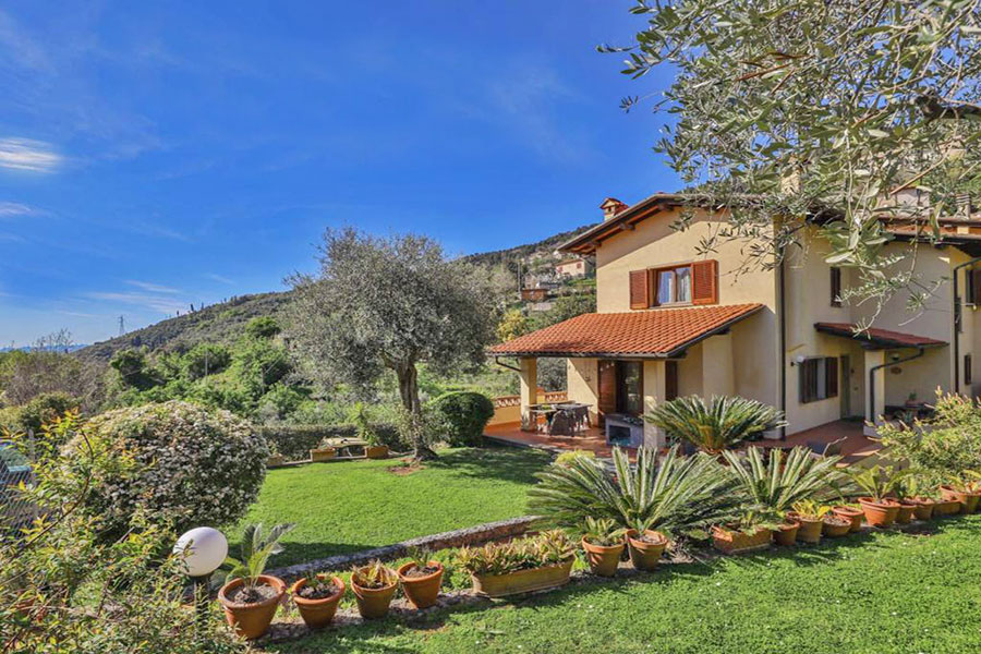 Casa in Versilia - Villetta bifamiliare in vendita sulla collina di Pietrasanta Cod 1976